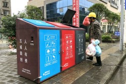 新型分类垃圾桶亮相街头