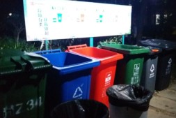 广州楼道开始撤垃圾桶！有居民不理解：物业费降不降？