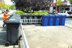 垃圾桶“换装” 城市展“新颜”