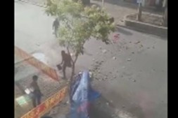 乱扔垃圾不听劝,还怒掀垃圾桶!